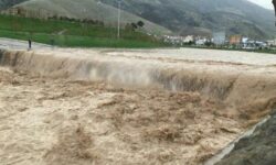 سیلاب سه جاده روستایی جیرفت را مسدود کرد