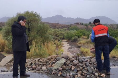 سیلاب مسیر ارتباطی ۲۴ روستای شهرستان جیرفت را مسدود کرد