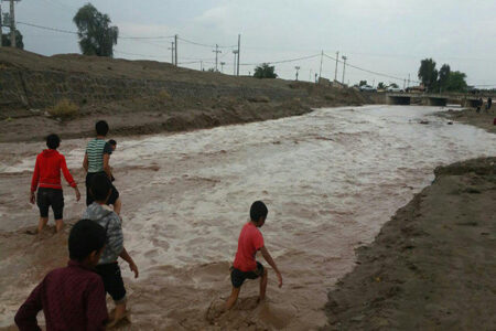 سیلاب لحظه ای در کرمان ادامه دارد/ هشدار سطح زرد برای هفته آینده