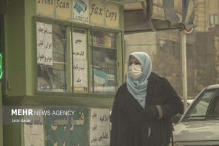 گرد و غبار شدید شهر کرمان را فرا گرفت