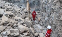 ادامه عملیات آواربرداری و امدادرسانی ریزش معدن در ارزوئیه/ تلاش ۲۷ نیروی هلال احمر در منطقه