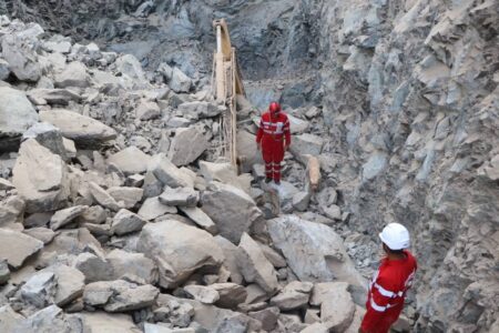 ادامه عملیات آواربرداری و امدادرسانی ریزش معدن در ارزوئیه/ تلاش ۲۷ نیروی هلال احمر در منطقه