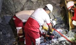 اولین جسد حادثه معدن ارزوئیه توسط نیروهای هلال احمر پیدا شد