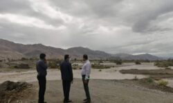 سیل چهار محور روستایی منوجان را مسدود کرد/آبگرفتگی مسیرهای اصلی، فرعی و شهری در جریان بارش باران در منوجان