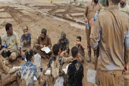 سپاه و گروه های جهادی برای رفع مشکل سیل زدگان در انار بسیج شده اند