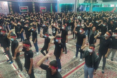 دهمین سوگواره دانش‌آموزی “احلی من العسل” در حسینیه ثارالله کرمان برگزار شد