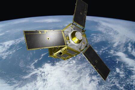 همکاری ایران و روسیه منجر به رشد سریع صنعت فضایی کشور می‌شود/ رفع نیازهای استراتژیک کشور در حوزه فضایی با پرتاب ماهواره خیام