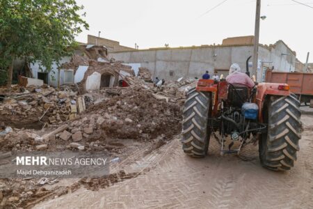 تلاش برای خروج سیلاب از خیابانهای شهر رفسنجان