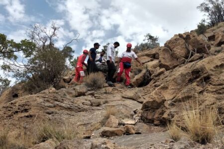۷  ساعت تلاش برای نجات گردشگر جوان در ارتفاعات بافت