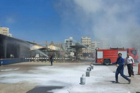 مانور آتش‌نشانی در انبار شرکت پرسی‌گاز