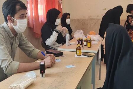 ویزیت رایگان ۲۵۰ بیمار توسط تیم پزشکی «نیروی انتظامی» در روستای محمدآباد فهرج