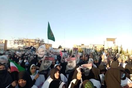 فیلم / راهپیمایی مردم کرمان در اعتراض به حرمت شکنی‌های اخیر