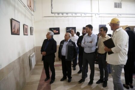 نمایشگاه گروهی عکس «روایت محرم» در سیرجان افتتاح شد