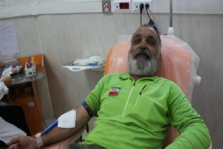اهدای خون جانباز ایرانگرد به مناسبت آغاز هفته دفاع مقدس