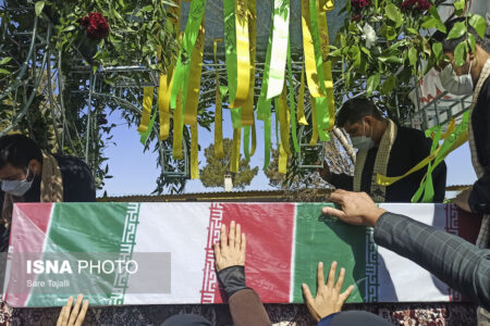 استقبال از ۳ شهید گمنام دوران دفاع مقدس در کرمان + اسامی محل تدفین
