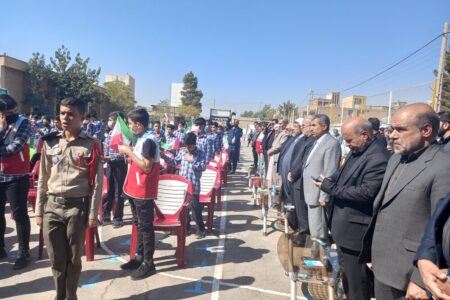 نواختن زنگ آغاز مدارس در کرمان