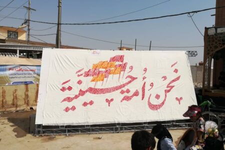 پرچم های عهدی که با اثر انگشت زائران حسینی جان می گیرند