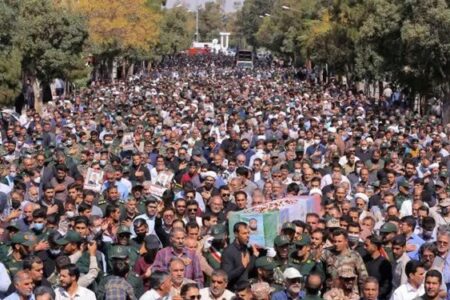 شهید مدافع وطن در جوار مزار «سردار دل‌ها» آرام گرفت