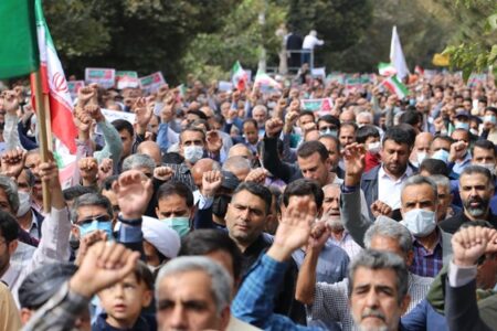 خروش «پایتخت مقاومت» علیه تروریست‌ها/ کرمانی‌ها اقدام شنیع در حرم شاهچراغ را محکوم کردند