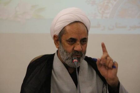 امام جمعه رفسنجان: عده‌ای در فضای سیاسی ادعای همفکری دارند اما خودزنی می‌کنند