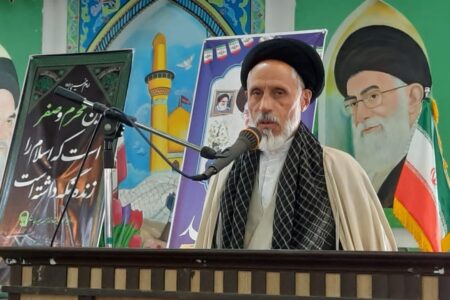 امام جمعه سیرجان: دشمن می‌خواهد مسئولان از کارهای اساسی باز بمانند