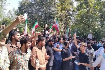 تجمع دانشجویان دانشگاه‌های تهران و امیرکبیر و بوشهر در محکومیت اغتشاشات اخیر
