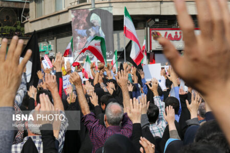 راهپیمایی کرمانی‌ها در محکومیت حادثه تروریستی شیراز