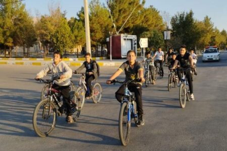 همایش دوچرخه سواری به مناسبت هفته تربیت بدنی در شهرستان کوهبنان