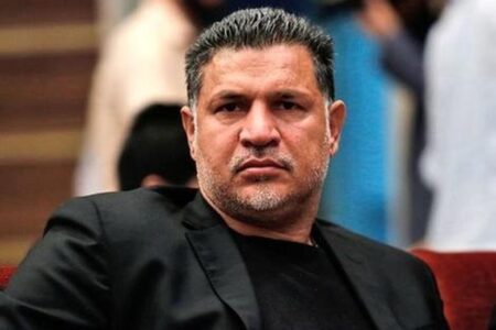 علی دایی ۸ زندانی جرائم غیرعمد را آزاد کرد