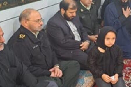 دیدار فرمانده انتظامی کرمان باخانواده «شهید» حادثه تروریستی پاسگاه بمپور