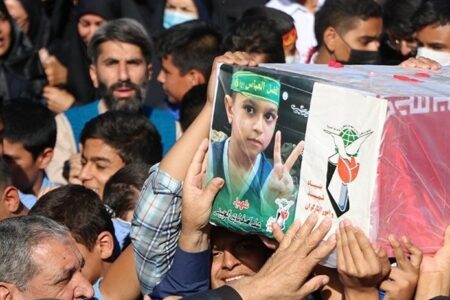 تشییع پیکر دانش آموز شهید حادثه تروریستی شاهچراغ در سیرجان