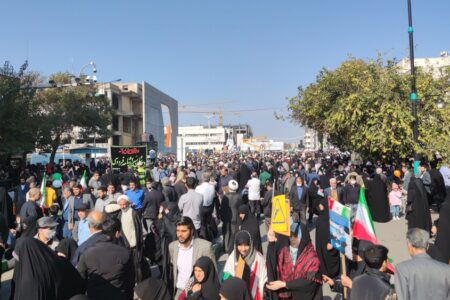 حضور گسترده مردم در راهپیمایی ۱۳ آبان در کرمان