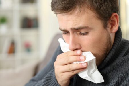 عوارض بیماری در سرماخوردگی و آنفلوآنزا زیاد است/افراد پرخطر هر چه سریع‌تر واکسن بزنند