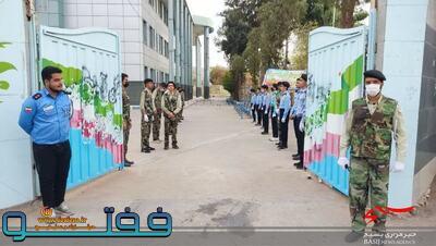 نواختن زنگ مقاومت به مناسبت هفته بسیج در دبیرستان شهید باهنر