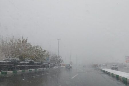 بارش برف و مه گرفتگی در جاده های کرمان