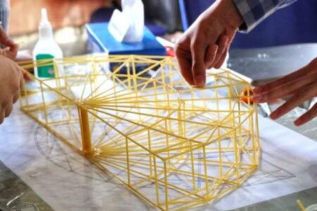 برگزاری مسابقه سازه های ماکارانی در رفسنجان