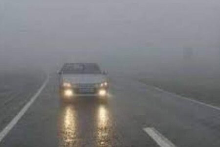 اکثر جاده های استان لغزنده و برخی مه آلود هستند