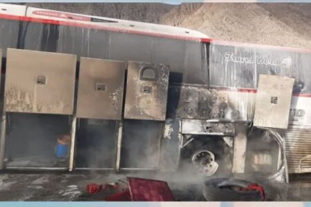 حریق اتوبوس در محور کرمان_ زرند/ مسافران نجات یافتند