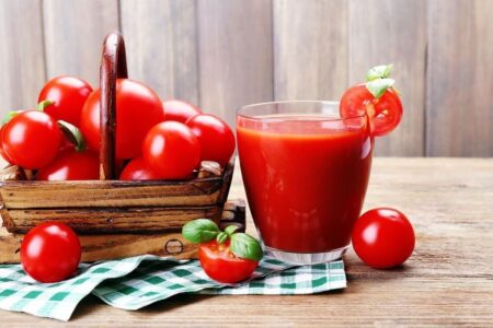 خواص آب گوجه فرنگی برای بینایی و لاغری