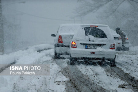 بارش برف سنگین در ۲۵ گردنه شمال/۳۰۰ راه روستایی کرمان مسدود است
