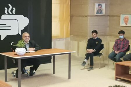 فجر۴۴| نمایشگاه‌های «مدرسه انقلاب» در  ۲۵۰ مدرسه کرمان برپا شد/ انقلاب اسلامی به روایت دهه هشتادی‌ها