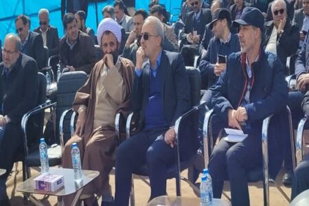 وزیر نیرو: آب صنایع اصفهان از خط انتقال آب خلیج فارس تأمین می‌شود