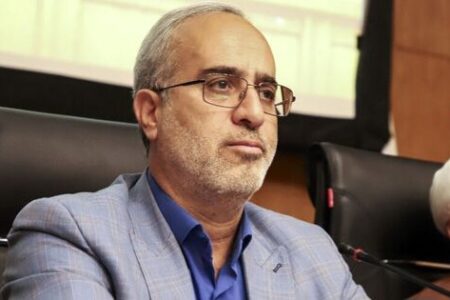 استاندار کرمان: سرمایه‌گذاران برای احداث گلخانه های وسیع حمایت شوند