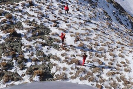 انجام ۵ سورتی پرواز برای نجات جان کوهنورد در ارتفاعات جیرفت