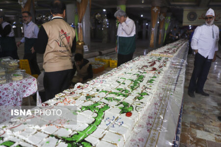 پخت کیک ۱۱۰ متری به مناسبت میلاد امام حسین (ع) -کرمان