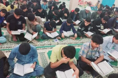 بیش از ۱۰۰۰ دانش آموز رودباری معتکف شدند