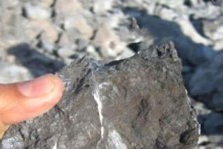 ۶۰ تن سنگ کرومیت قاچاق در فاریاب کشف شد