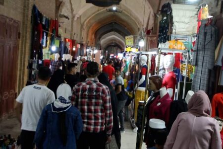 جنب و جوش مردم در بازار شب عید کرمان