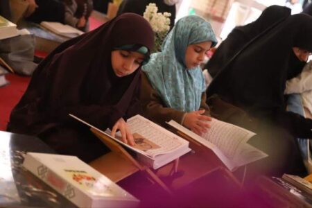 تصاویر حضور دهه نودی‎ها در محفل قرآن خوانی