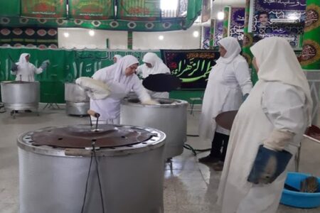 پخت و توزیع ۶۰ هزار قرص نان صلواتی توسط موکب سیدالشهداء(ع) سیرجان
